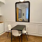 Charmant Appartement Paris 8.